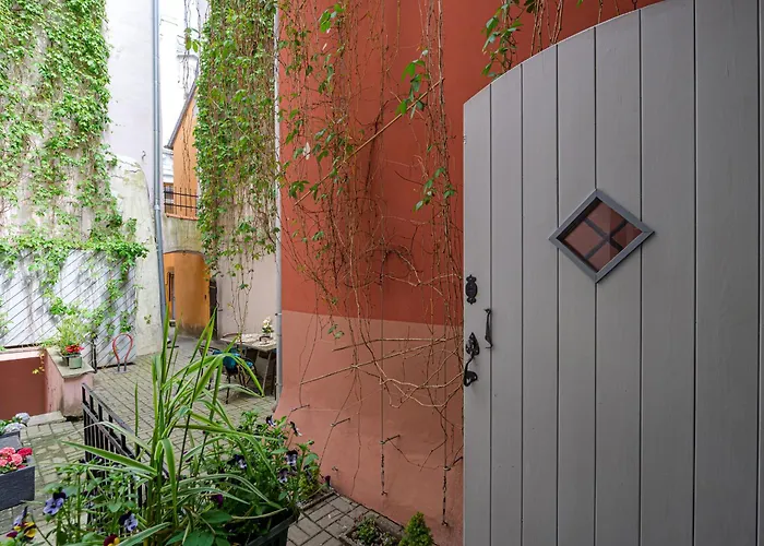 Old Town Silent Garden House Vakantiehuis Tallinn