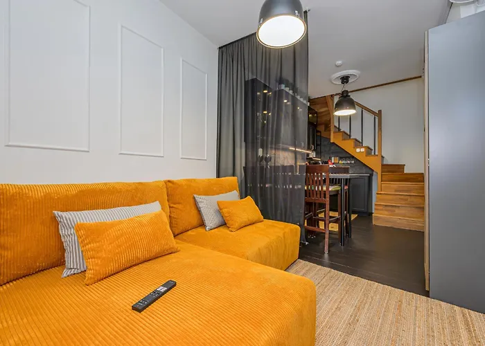 Old Town Silent Garden House *