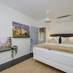 بيت للعطل Old Town Silent Garden House *