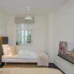 Old Town Silent Garden House بيت للعطل