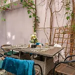 Old Town Silent Garden House بيت للعطل