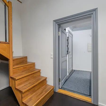 Old Town Silent Garden House