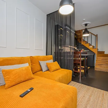 Old Town Silent Garden House *