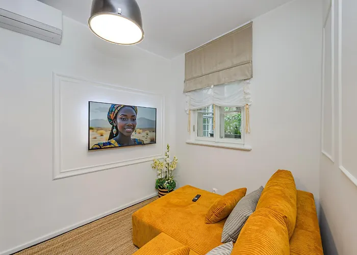 Old Town Silent Garden House * تالين