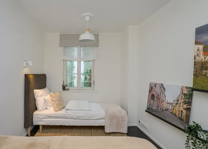 Old Town Silent Garden House بيت للعطل