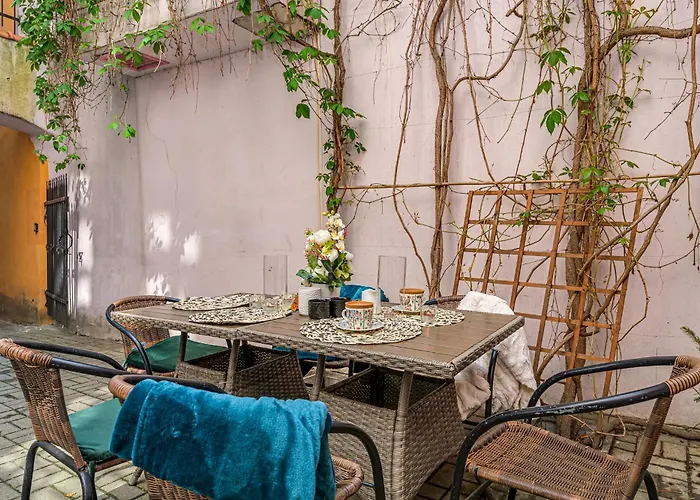 Old Town Silent Garden House بيت للعطل